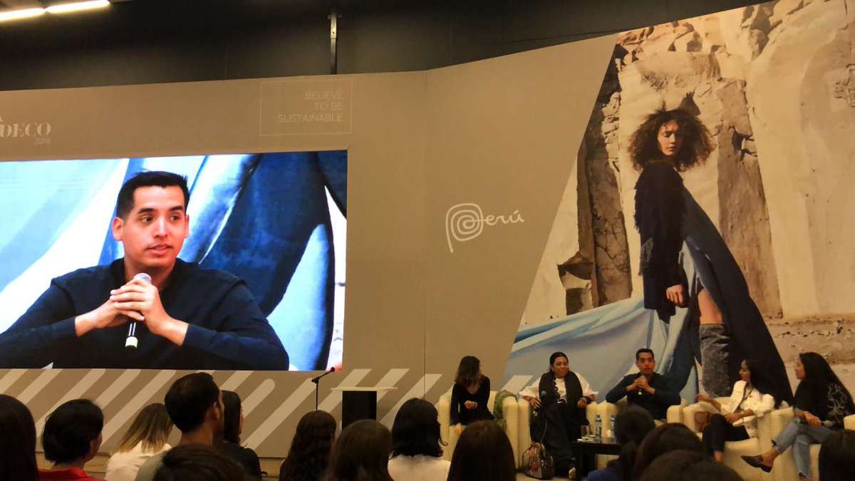 Natura_Peru's tweet photo. "Cuando nos invitaron a participar de este conversatorio, sentíamos la necesidad de contar lo que puede hacer una marca de belleza por el mundo: Natura trabaja de manera muy consciente, defiende causas, es responsable con el entorno." - @renzoibanezh 
#PeruModa2019 https://t.co/wZwHsPXIN9