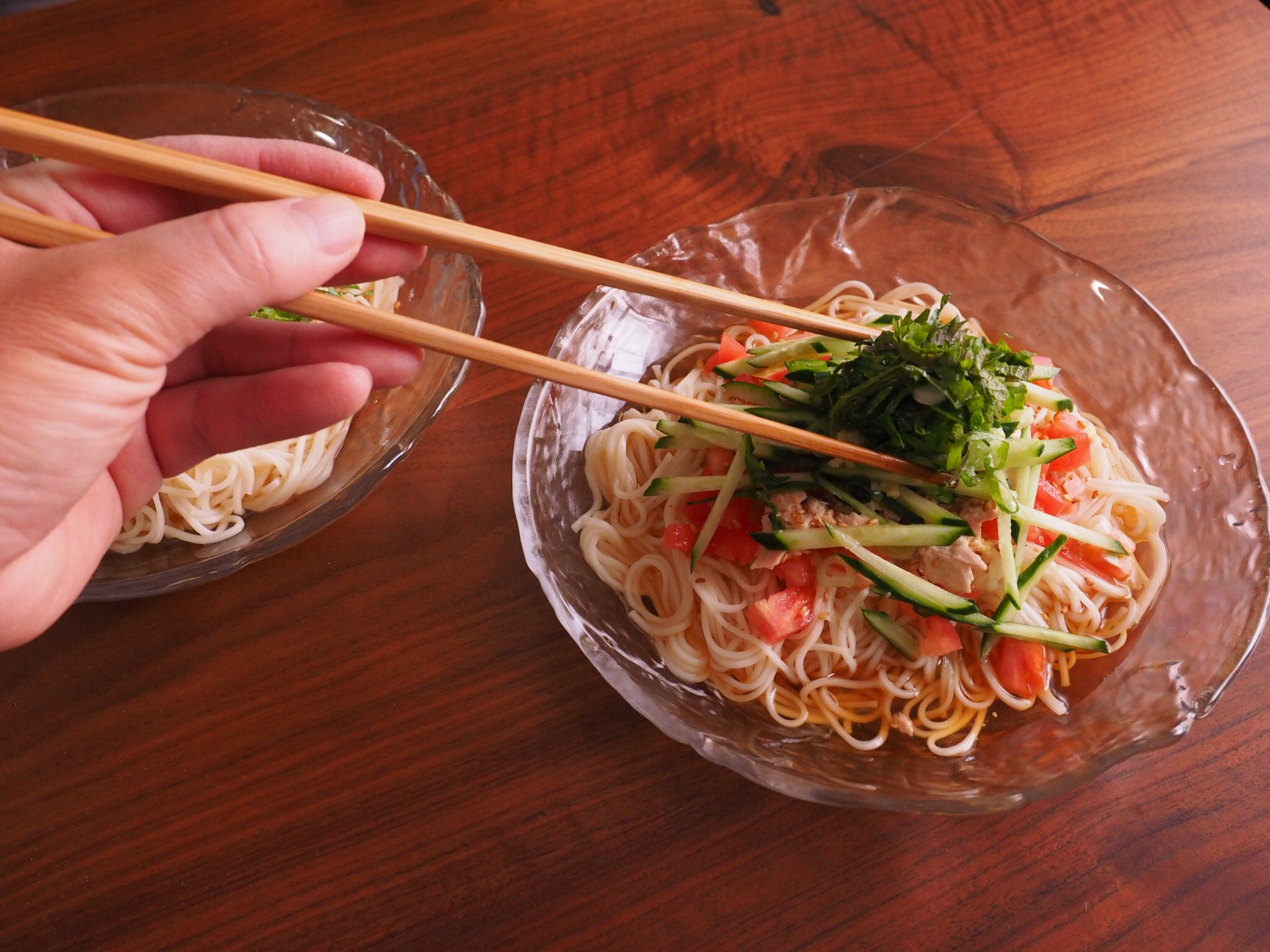 まーたろー 料理好き兼業主夫 今頃はシロさんが佳代子さんのそうめんを食べているところでしょうか それとも漫画とは展開違う 映らないので我慢我慢 ツナとトマトのぶっかけそうめん これ美味しいんですよ 食べた日寒かったけどw 夏になったらまた