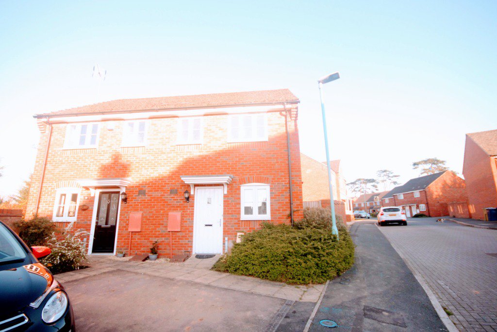 GlosBelvoir's tweet photo. Located in Brockworth🌳for easy commute📈 to Cheltenham, Stroud, Cirencester &amp; Gloucester; with quick access to M5j11a🗺. A clean 2 bed end of terrace with ensuite to master bedroom🏡🚿. This property ticks all the boxes✅. Book in for a viewing now!📖🔍 https://t.co/9mlhpPMcv0 https://t.co/ZhA2YTLV3N