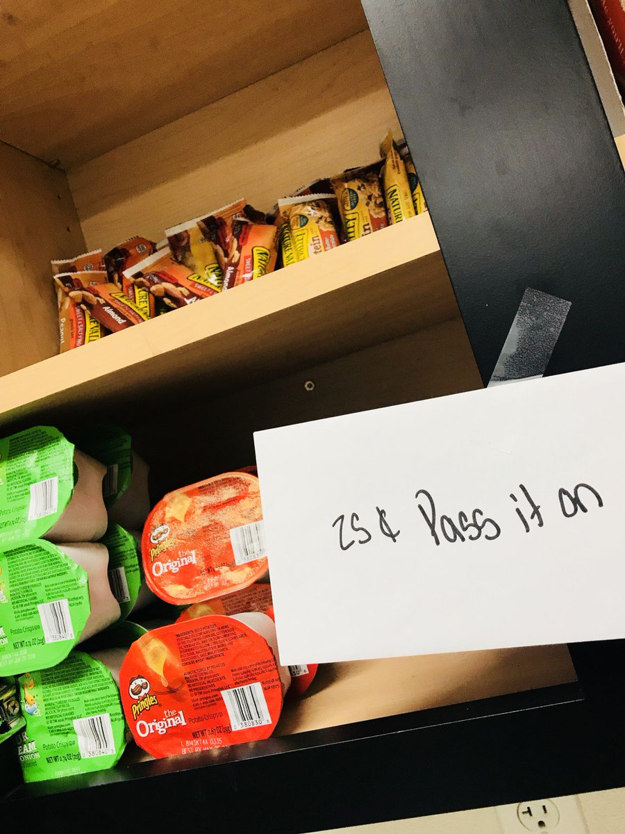 Bintzness101's tweet photo. #17 100 Ways to Deliver "Wow" @ Work - https://t.co/60DhWqrmNw
Leave some coins and a "Pass it on note" in an envelope by the vending machine for people to freely use and add to.
#PrinciplestoFortune #Kindness #Snack #Vending https://t.co/SGluaQ9nTE