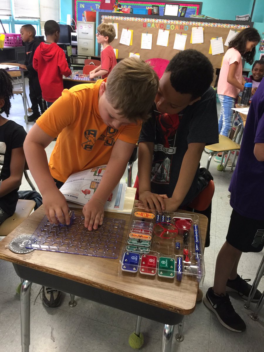 hesross3's tweet photo. Working on our engineering skills #HESChampions #jefcoed https://t.co/kPHKkVkDwc