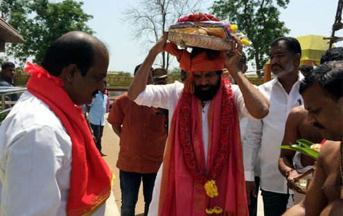 JanaSena Chief Pawan Kalyan Donates Rs 1.32 Crore To Temple To Feed The Hungry - thetimes24.com/janasena-chief… #Freefood #FreeFoodDistribution #PawanKalyan The Times24