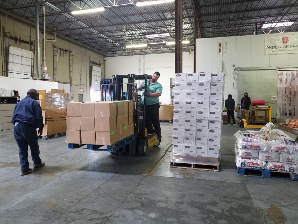 SHARE_dc's tweet image. Friday D-Day in progress. Health &amp;amp; affordable food on its way to a community near you. #share #sharefood #sharedc #volunteer #healthy #freshproduce #affordableandhealthy