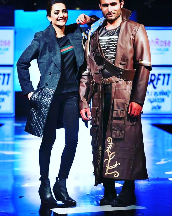 Fuzaan_Khan's tweet photo. #SRF11
Style Runway Fashion Show 11th Edition 2019
Organized by: Zia Zafar
Designer:Hassan Syed
Walking On The #Runway With Gorgeous Actress #SuzzainFatima
#Backtoback #Modellife #Fashionstyle #Runway #SRF11 #Fashionmodel #Fuzaankhan #Pakistanfashionindustry https://t.co/4pmtY2LPXw
