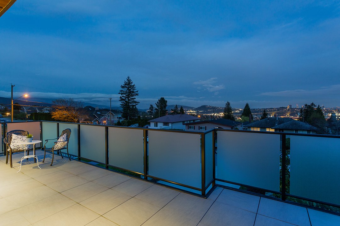 NEW LISTING! 

882 Whitchurch St - Calverhall - $1,950,000

• 4 BRs, 3 baths, approx. 2,528 sq. ft.
• beautiful custom-built home on a large lot with city and water views

teamclarke.com/vancouver-real…