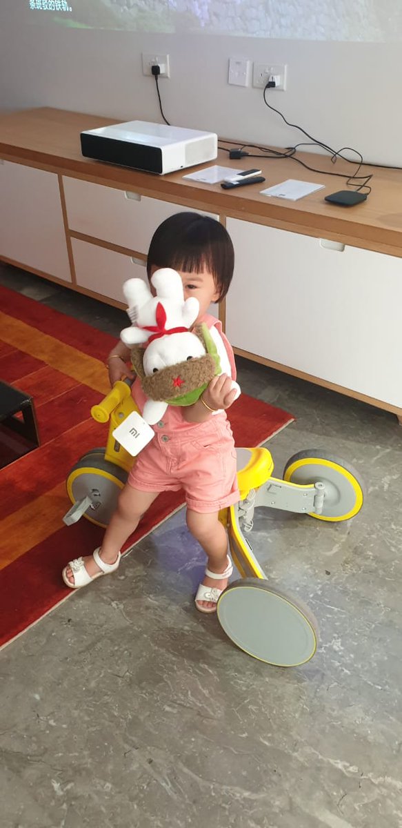 xiaomi_Gcc's tweet photo. Lucky #MiFans hands filled with amazing gifts.
Thank you so much for celebrating #9YearsWithMi https://t.co/2UWg52bO4W