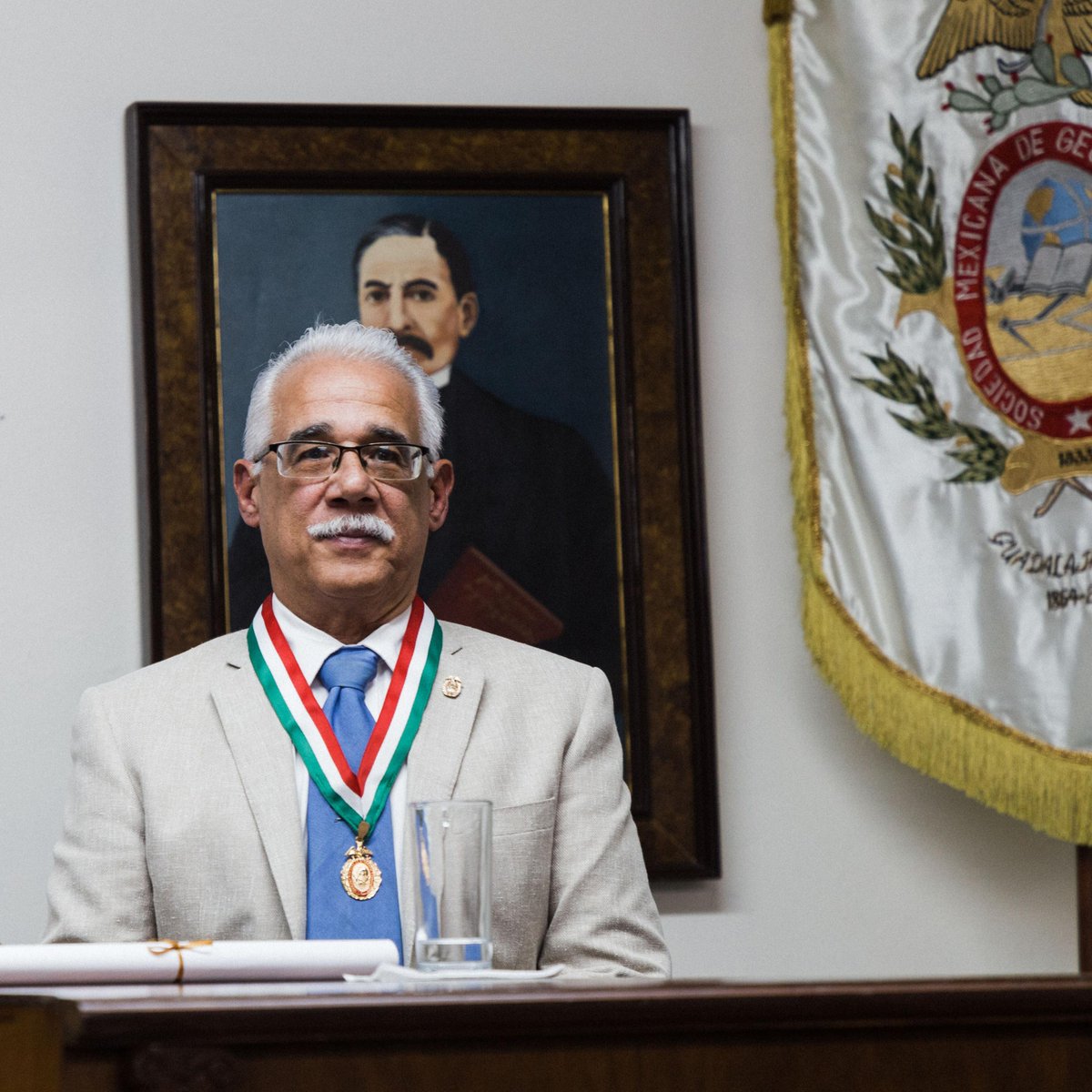 Prensa_UdeG's tweet photo. #OrgulloUdeG. El doctor Eduardo Santana Castellón, académico de #CUCSur y Coordinador General del Museo de Ciencias Ambientales de la @udg_oficial, ingresó a la @BSGEEJ>https://t.co/iuPs5TwD35 https://t.co/0X8fS3cRej