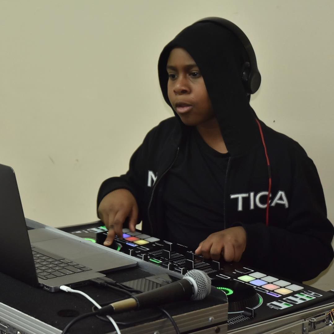 TeamGoGettas's tweet photo. @djyoungstyle4 #TeamGoGettasdjs https://t.co/XvB3VqW7jB