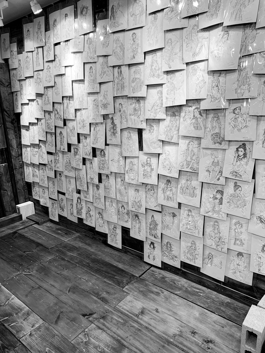 GloryTsubasa's tweet image. さぁ、残り2日。土曜と日曜でこの光景とおさらばです。

明日もバッチリ15時からラスト21時まで在廊してます。

似顔絵オーダーもまだまだ受付中。今までオーダーいただいた分も続々と届いてるようで。まだ描けてないのもいっぱい残ってますが。。

お花見ついでにおいでませーー！！

#artlabomm