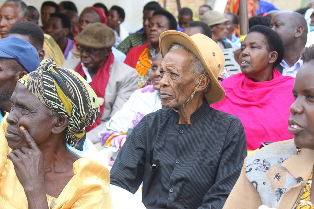 JustineMusiime's tweet photo. Ageing comes with multiple, complex health conditions. #SDG3 is about promoting wellbeing for all at all ages. It's been good seeing a considerable number of #OlderPeople access various services this week at #KiruhuraMedicalCamp.
#UHC #HealthyAgeing #HealthEquity #HealthForAll https://t.co/mjq1AjeL8z