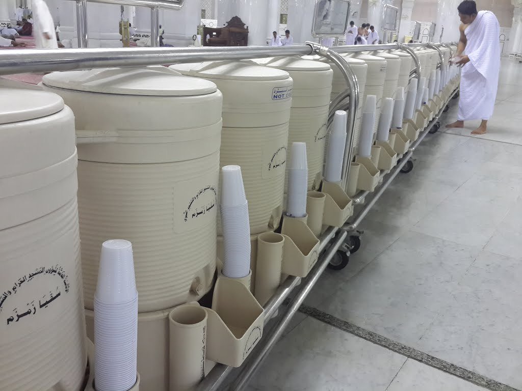 StudentVanGod's tweet photo. Het wonder van ZamZam water https://t.co/UVXRNRIEGC https://t.co/zz5bRukysP