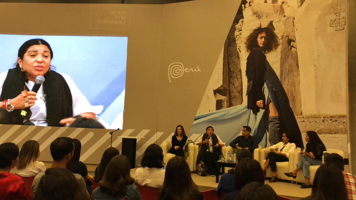 Natura_Peru's tweet photo. “Hay que ir detrás de los sueños, trabajar y sembrar para cosechar. Hay que ser perseverantes por quienes trabajan con nosotros”, concluye Meche Correa, Diseñadora de Moda Peruana.
#PeruModa2019 https://t.co/B6Ofhs3Wfu