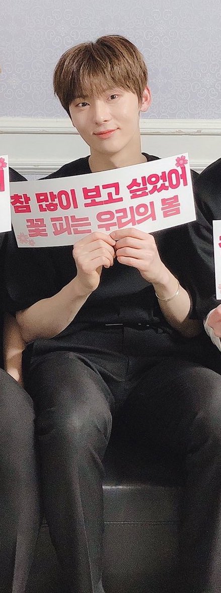 _at_daybreak__'s tweet photo. 나를 위해 그대가 더 행복해주세요

#황민현_넌_사랑받기에_충분해 https://t.co/Fd7LNS0uDr