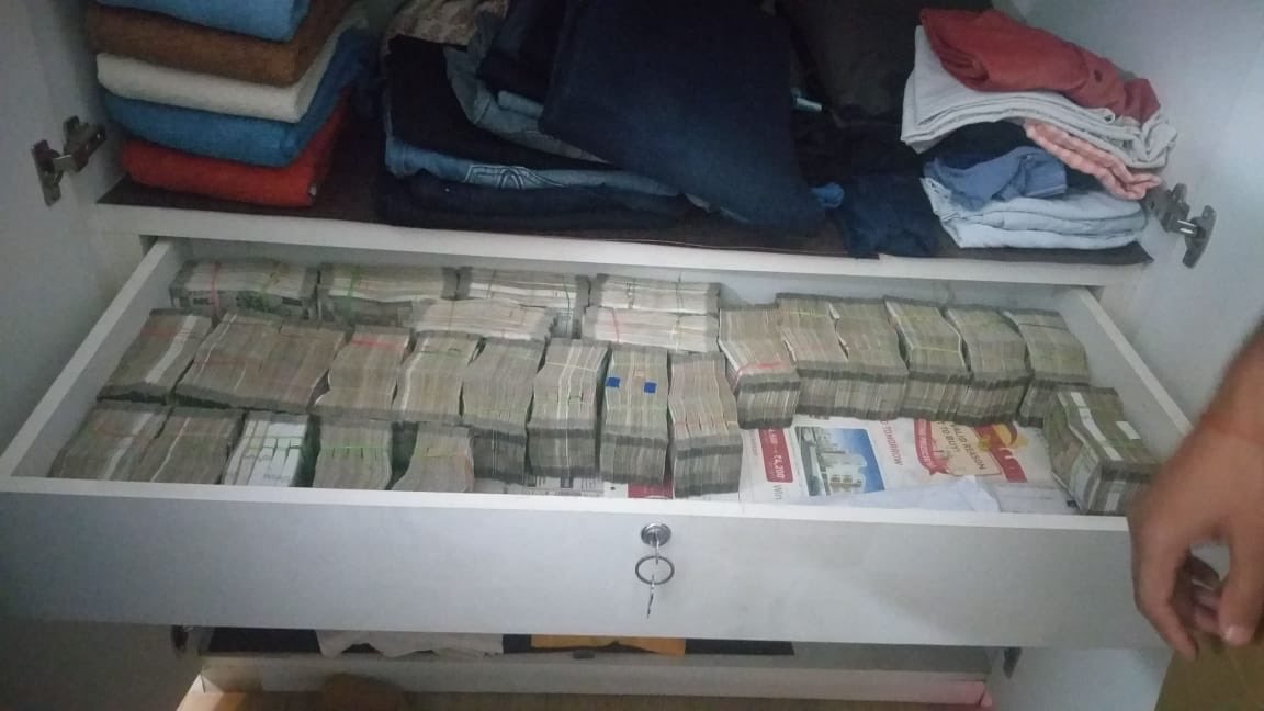 Another massive seizure made by IT dept. 

IT sources: Unaccounted cash of ₹ 14.54 crore (major portion of ₹13.80crore from four premises belonging to PSK Engg Construction Company) was seized today. 

#ITRaids #TamilNadu #CashSeizure