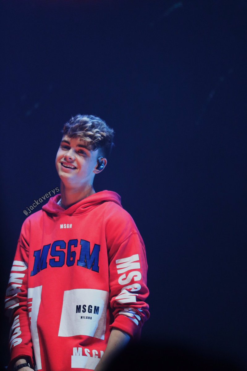 alyfabs's tweet photo. happiness looks good on you @corbynbesson. 🌙✨💛💫 https://t.co/fJj5TRyhad