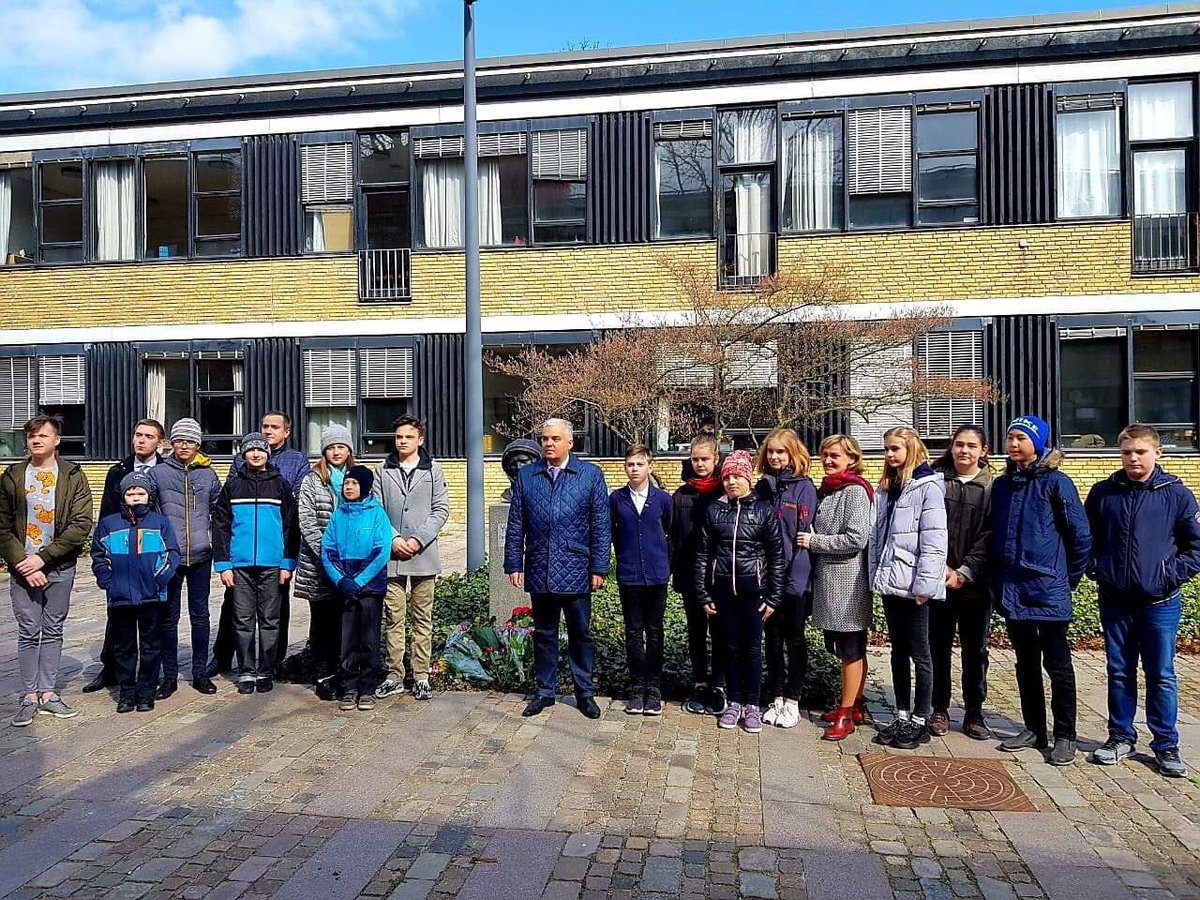 dnk_rs_gov_ru's tweet photo. The ceremony of laying flowers at the National Institute of Space DTU. The event was attended by the head of the RCSC in Denmark, A.A. Markaryan, representatives of the Russian Embassy in DK, students and teachers of the school at the Embassy. #russiaindenmark #gagarin #dtuspace https://t.co/HMqfp8xpFf