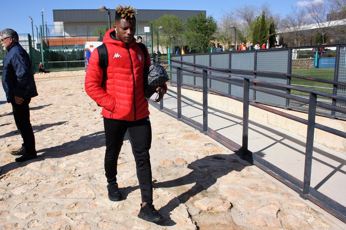 VALDEPEÑAS 2019 | Llegada de la #SeMadrid Sub-18 a la Ciudad Deportiva Virgen de la Cabeza de Valdepeñas. En la otra semifinal ya están en la segunda parte y gana Murcia por 1-0 a Asturias. 
#VamosMadrid 💪💪