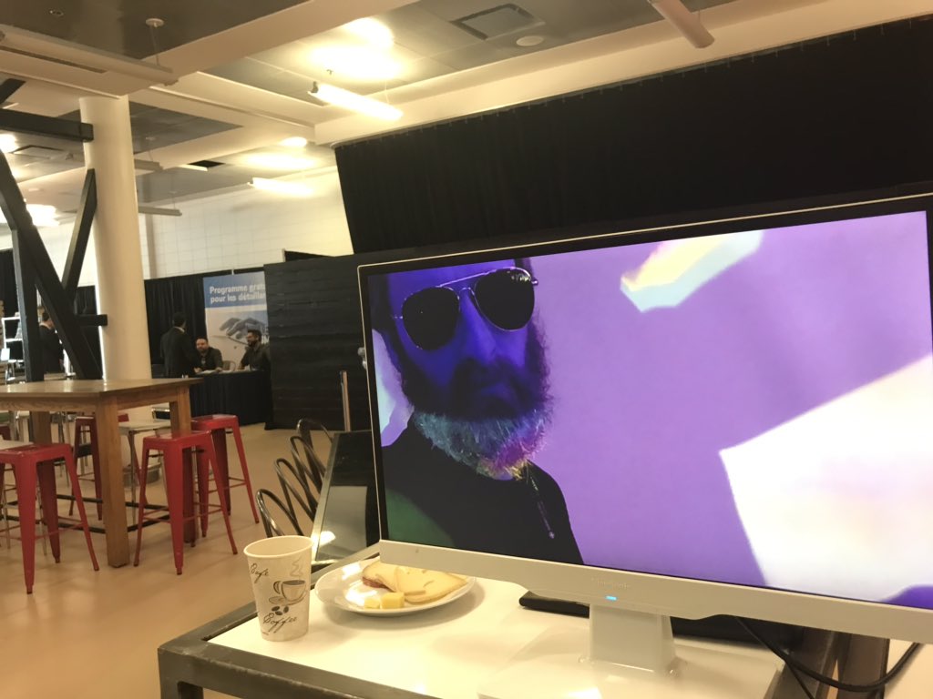 MarcBoutinQc's tweet photo. Je présente mon oeuvre La machine à Voyager dans le présent, aujourd’hui au Forum des innovations culturelles #QcNum #SNQC19 #python #generativeart https://t.co/YSglzecyDm