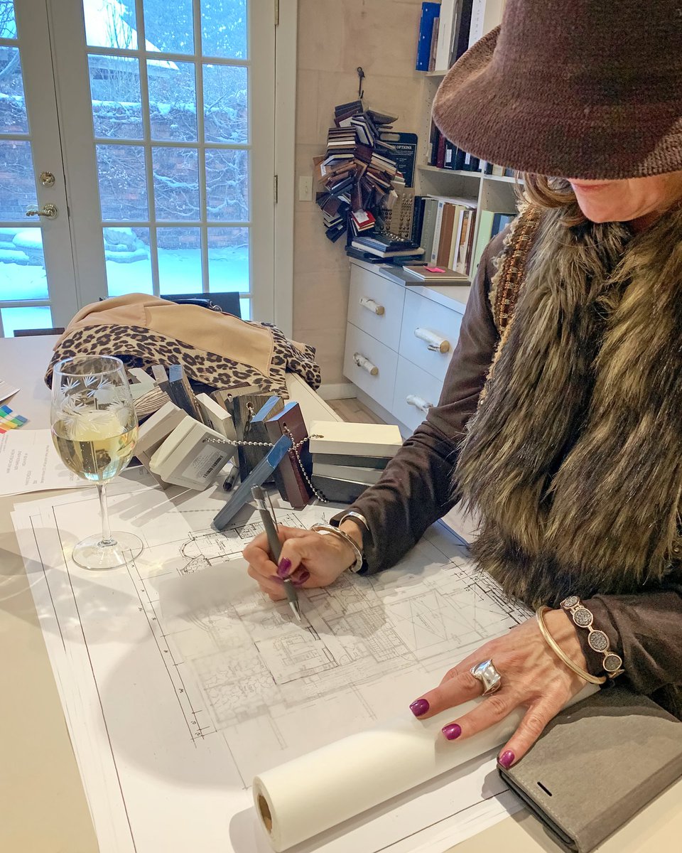 thequietmoose's tweet photo. Wine and design with the talented Jill Brecheisen @kitchens_by_design_jill — L♡VE to watch her draw! #michiganinteriordesign #michiganinteriordesigner #interiordesign #interiordesigner #petoskey https://t.co/Dz61TMN5qU