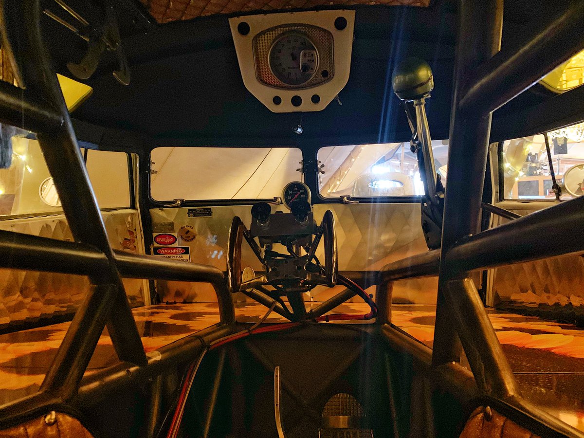CaffandMac's tweet photo. It’s a Mental Breakdown kinda Friday. #builtnotbought setup in full swing ahead of the weekend. 

#cultofmachine. #caffeineandmachine. #intergalacticcustomshop. https://t.co/PWBpL1PXaD