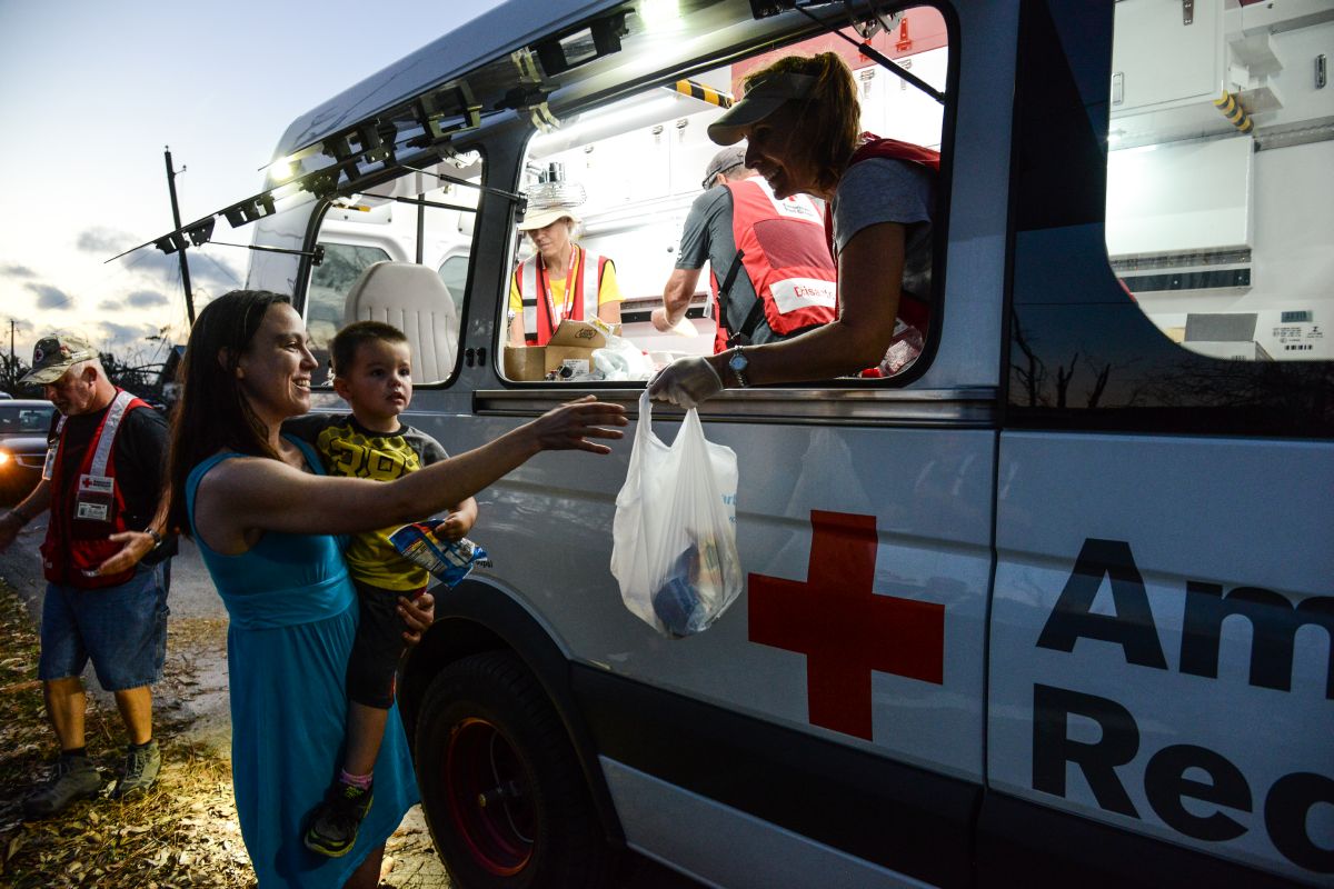 RedCrossIL's tweet image. YOU CAN HELP people going through disasters by donating at the register in local #Walgreens stores April 12- 18! Thank you, Walgreens, for supporting people in disasters big and small. #redcross #disasterrelief
