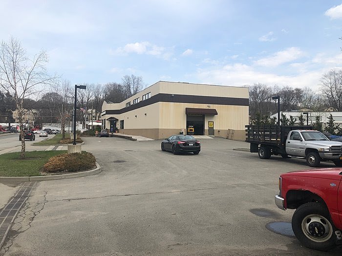 NY_Commercial's tweet photo. #ForSALEorLEASE

◥ Total Building SF +/- 11,000
◥ Lot Size: +/- 1 Acre
◥ Retail/Showroom/Warehouse/Signage/Abundant Parking/High Ceilings/Frontage
◥ Fully Air Conditioned, Radiant Gas Heat, Sprinklers
◥ High Traffic/Volume
◥ Solar Panels on the Roof! +/- 50 Car parking https://t.co/rIL9CejpFC