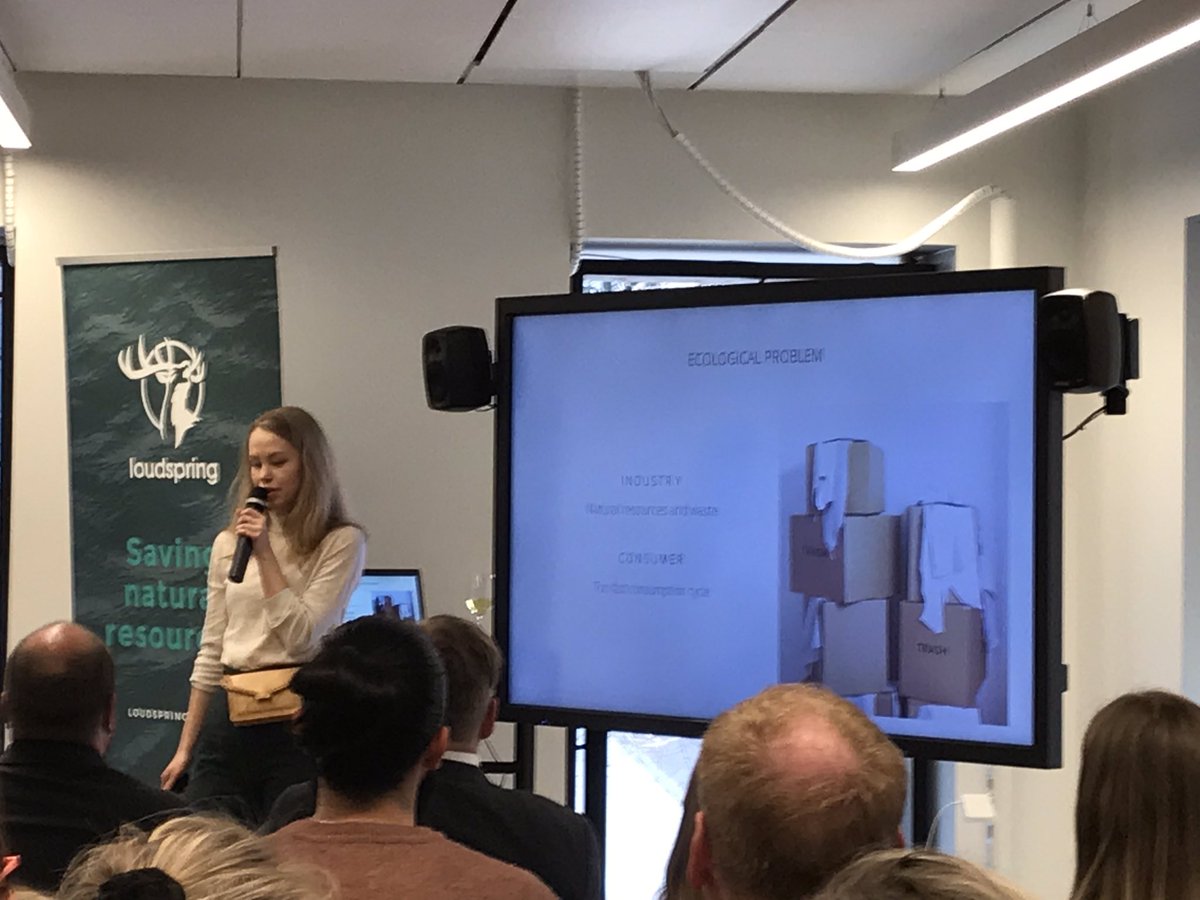 ViiviW's tweet photo. #impactevening Anna Lehtola Lovialta: Yritykset ohjaavat kuluttajakäyttäytymistä siksi yrityksen vastuulla tuotannon vaikutukset, kaikkea ei voi jättää kuluttajan harteille @loudspring @SparkClimateAct https://t.co/kraNWxfSKZ