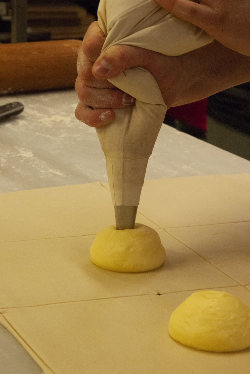 Estamos en una época de muchísima tradición pastelera ... #torrijas #pestiños #bartolos ... y tú vives la tradición? 🍰🎂🍫🍩🍪🍯🍽
Plaza Mayor, 10 ☎️ 923263399
Avda. Mirat, 17   ☎️923210777
#salamanca 
#plazamayorsalamanca
#avdaMirat #desayuno #meriendas #salamancaenbandeja