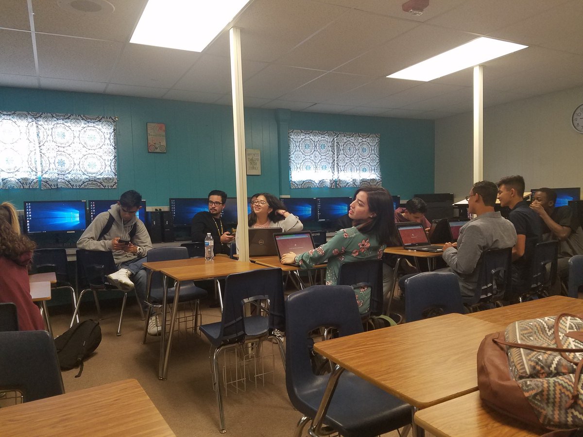 MECHS_Key_Club's tweet photo. Members have some fun with the new kahoot icebreakers!  Checkout Microsoft teams for more on this morning's meeting https://t.co/aVe63LLJtM