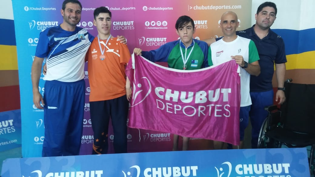 chubutdeportes_'s tweet photo. #JuegosParaEpade #ParaEPADE2019 #Natación 🏊♂️🏊♀️
Finalizó en la pileta de la Asociación Myfanuy Humphreys de Rawson, la segunda jornada de natación. Chubut cerró el día con 11 de🥇,4 de🥈y 2 de🥉, totalizando 17 preseas!! 👏👏👏 https://t.co/scZ8STFGI7