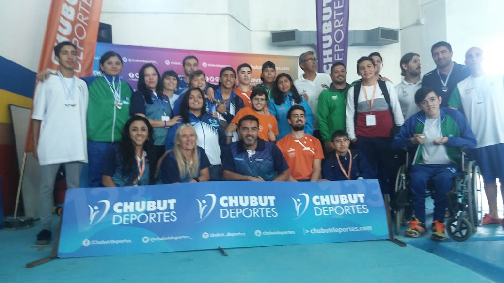 chubutdeportes_'s tweet photo. #JuegosParaEpade #ParaEPADE2019 #Natación 🏊♂️🏊♀️
Finalizó en la pileta de la Asociación Myfanuy Humphreys de Rawson, la segunda jornada de natación. Chubut cerró el día con 11 de🥇,4 de🥈y 2 de🥉, totalizando 17 preseas!! 👏👏👏 https://t.co/scZ8STFGI7