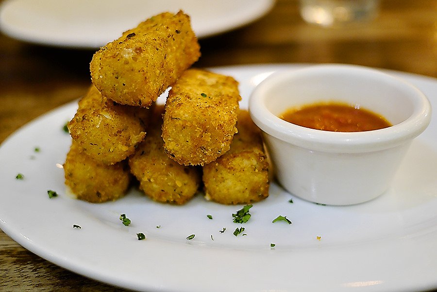 AgassizRadio's tweet photo. Sheila's #QOTD: TGIF! You know...saying that reminds us of TGI Friday's...which makes us think of yummy appetizers! 😋Where in Fargo-Moorhead has the best appetizers? https://t.co/bXjKsLSOrZ