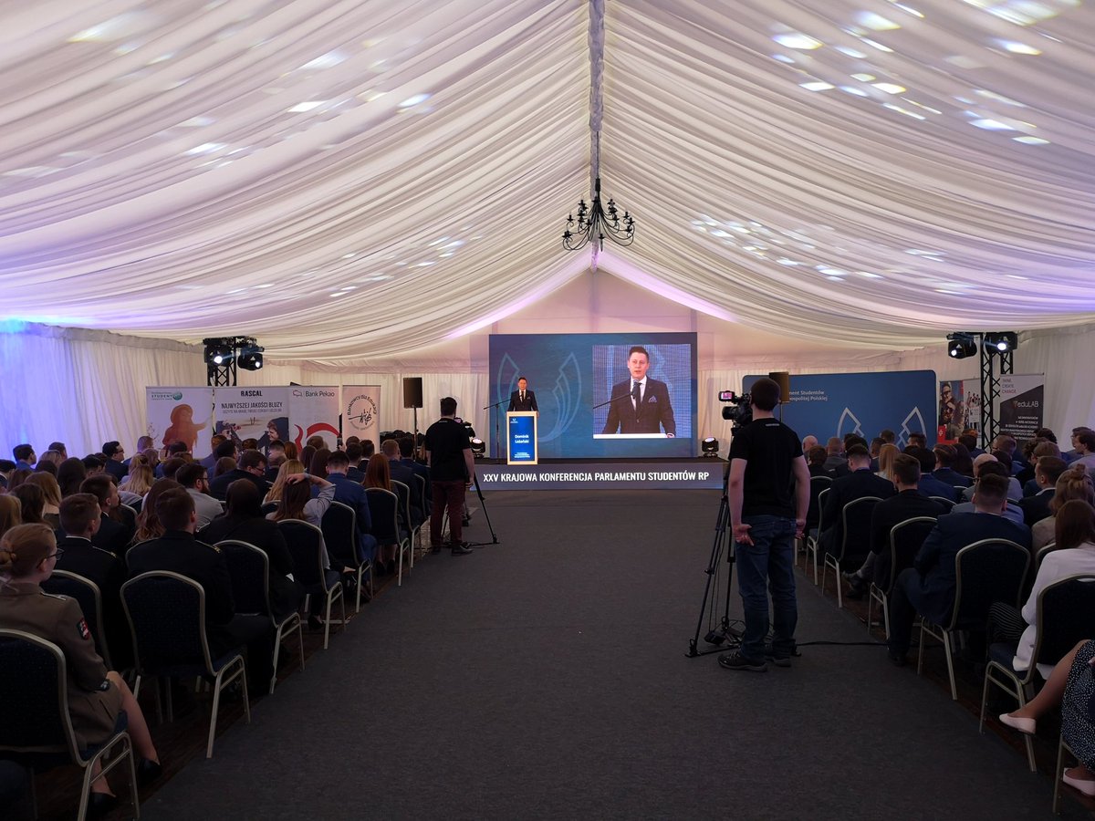 psrporgpl's tweet photo. Rozpoczynamy XXV Krajową Konferencję Parlamentu Studentów RP! Za nami przemówienie Przewodniczącego @d_lezanski - oficjalnie zaczynamy jubileuszową edycję konferencji, a przed nami wiele ciekawych paneli dyskusyjnych!
@NAUKA_GOV_PL @funinfopl @FUniP_PL @Forum_UT @naukawpolsce https://t.co/CU0N9ngyl4