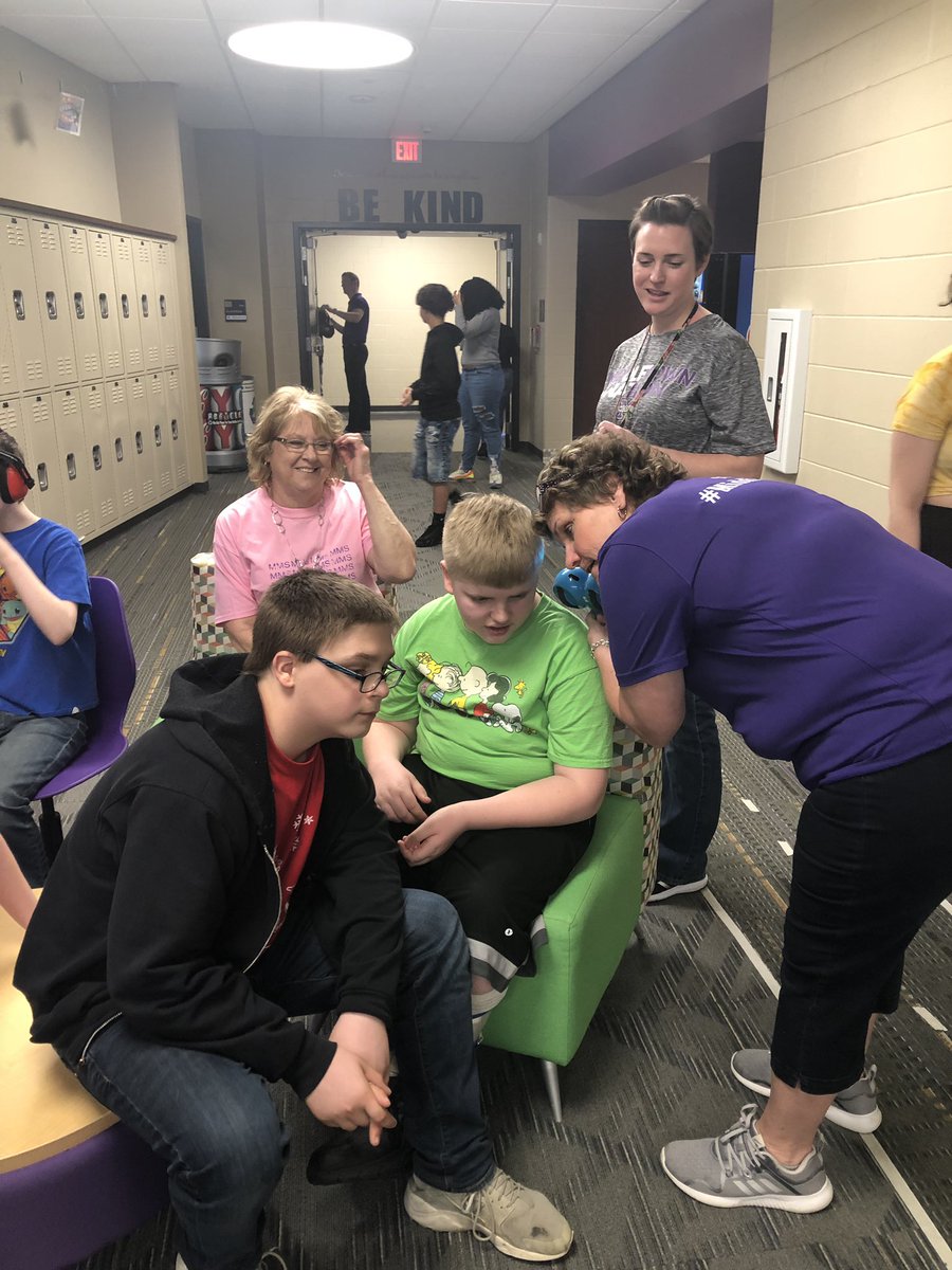 MrsM_MMS's tweet photo. Middie Makers with Team 8-1 this morning. The kids did a great job keeping the robots on the obstacle courses. @MMSMiddies @MiddletownOH https://t.co/NBSRIzd9tB