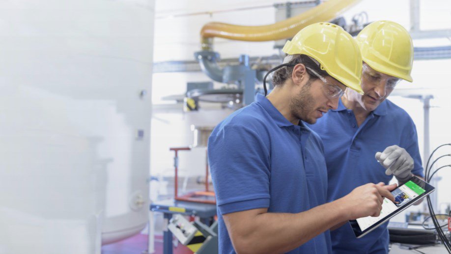 VenFig's tweet image. Excited to strengthen our partnership with @OneCarlyle with #AlphaStruxure – a new joint venture to bring our customers digitally-enabled infrastructure solutions for the next generation. #EcoStruxure #LifeIsOn schneider-electric.us/en/about-us/pr…