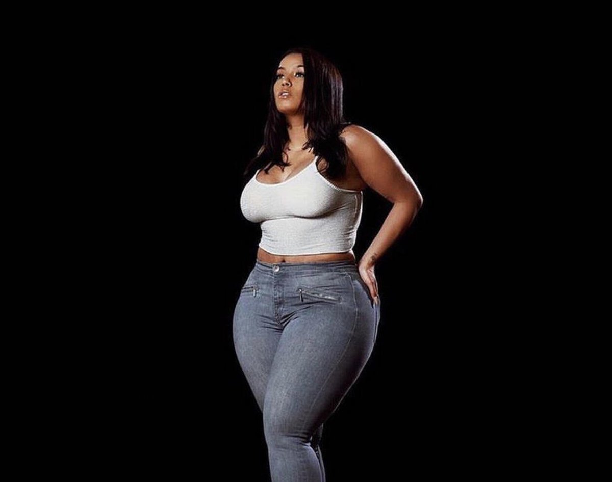 Post in King Steph http://bit.ly/2U4glnn #Curvage #Curvy #plusisequal #Curv...