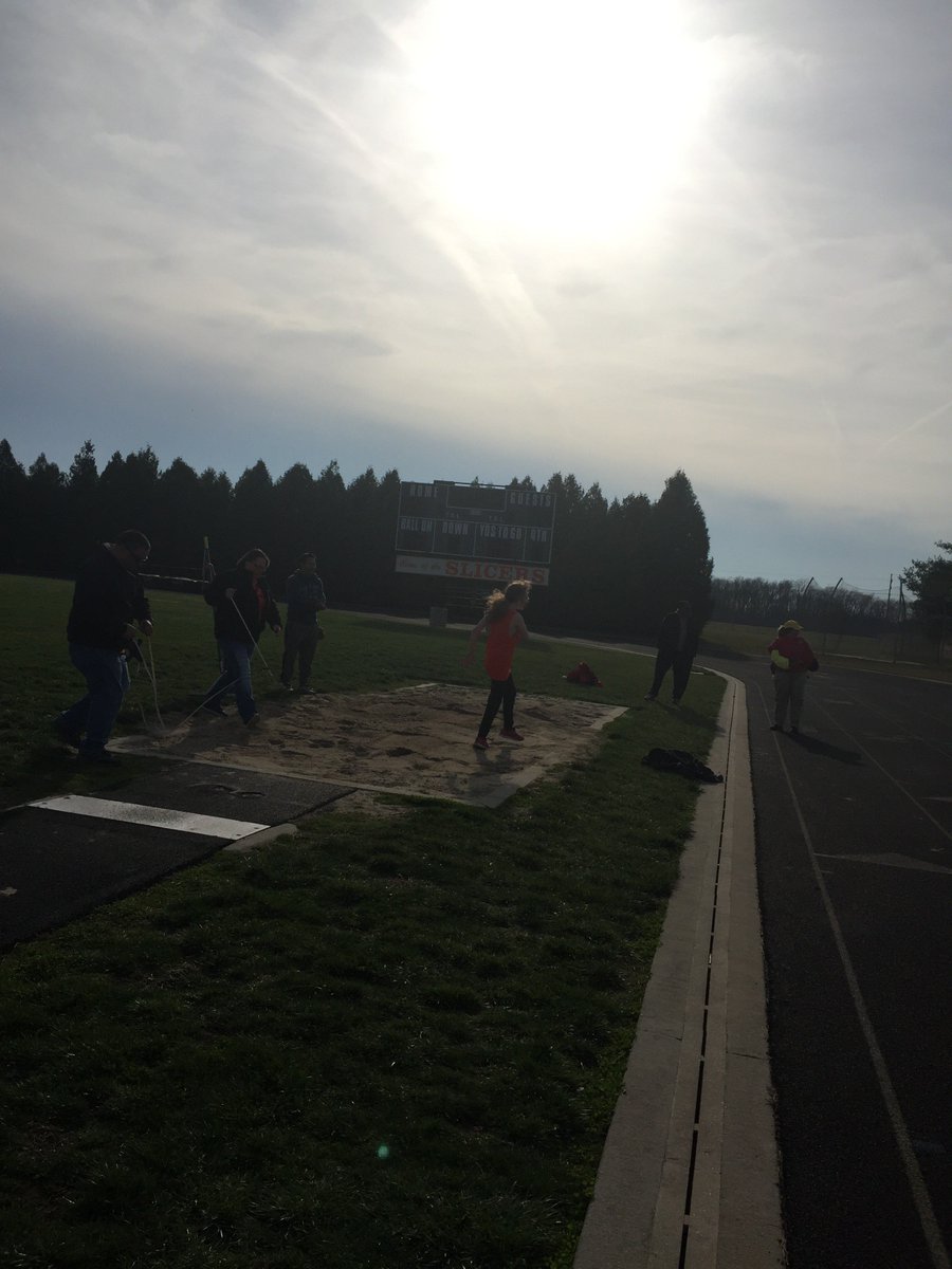 slicerslphs's tweet photo. Unified Track was in action yesterday, and we love seeing ALL Slicers competing together! https://t.co/Ppkoh8USRA