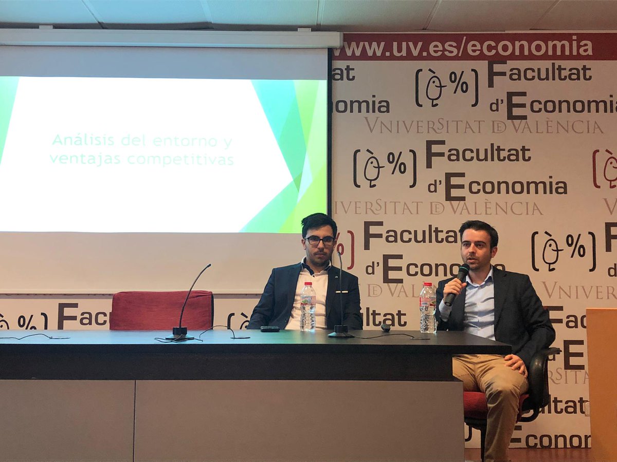 UVinvest_'s tweet photo. Ha sido un placer aprender de @ValueInvestingS y @The_Godas esta mañana en la @FdEconomiaUV. Gracias a los dos por venir. Nos vemos mañana en la quedada!! https://t.co/J39B6Cg0qD