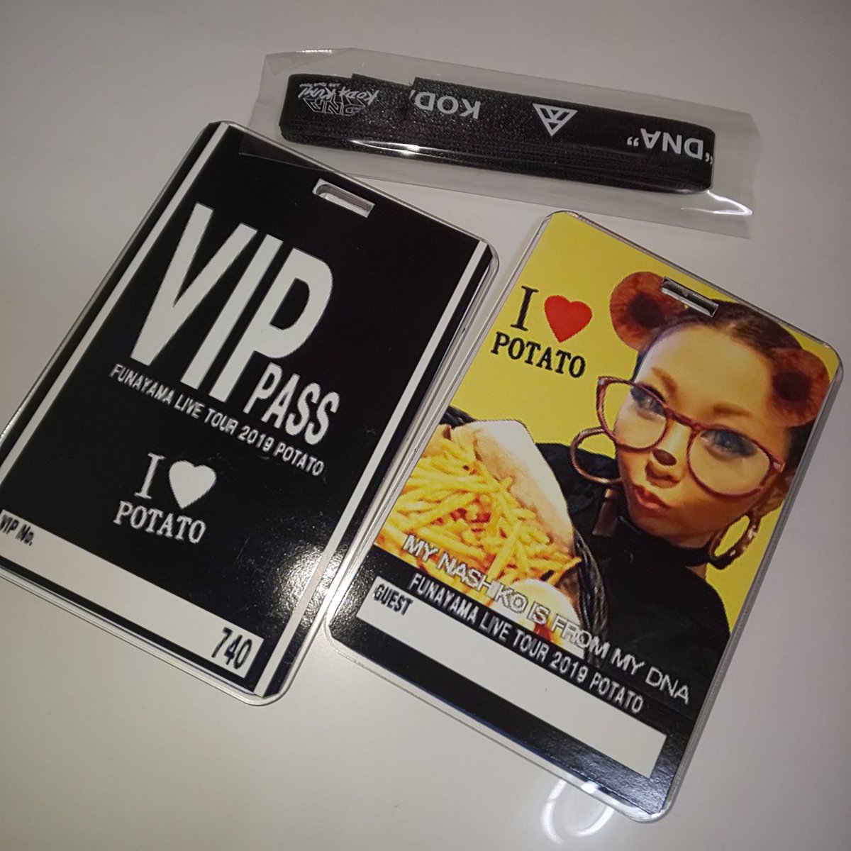 kodakumi9303's tweet photo. #DNATOUR2018
VIPパス
梨子さんver.を
梨男さんと梨子さんに
@yoseicos
@___nashikosan
ふなっしーver.を
ひなっしーとかずきっしーに
@hina_koda
@kodakumi_k
ユニバライブでプレゼントしました🎵
次回のライブで身につけてね😃
#倖田來未 #くぅちゃん
#KODAKUMI #倖田組 #playroom
#北海道組員 https://t.co/hTyQ2haf5w