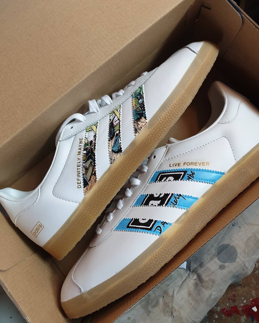 cafetería Interprete Privilegiado Latest Oasis News on Twitter: "Check out these custom made Oasis Adidas  trainers designed by Gareth Cash, have a look at his Instagram profile for  more Mancunian inspired designs. 📷 garethcash https://t.co/W3A9flQx9N" /