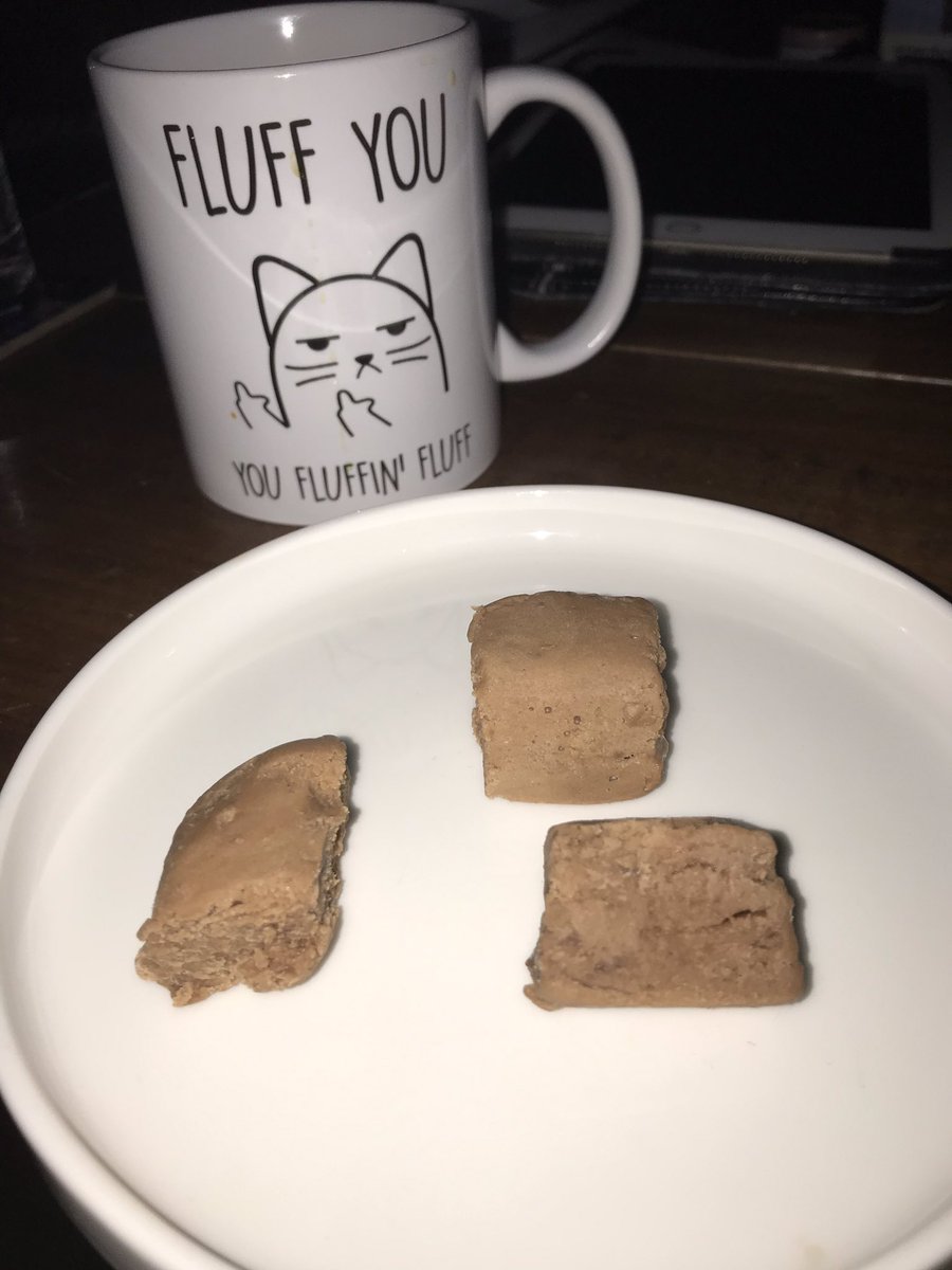 lesleyorion's tweet photo. A smashing wee supper of Creme Egg fudge, courtesy of @SchocolateCc, and a cup o tea. Lovely Jubbley 💕 

#fudge #cremeegg https://t.co/hum7hSo6Rz