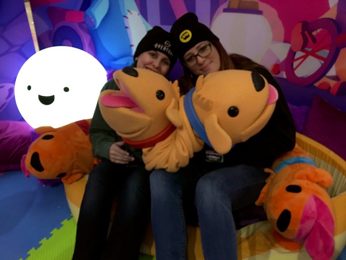 falloutgurl4's tweet photo. How cute is this snuggles??? @PlayPHOGS #PAXPHOGS https://t.co/fIocACOH9c