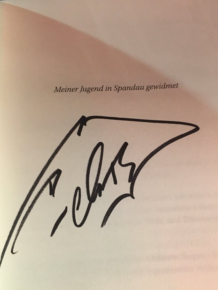 connor_larkin's tweet photo. Ich habe nun eine vom unglaublich großartigen Autor @BelaB_official signierte Erstauflage des Spiegel Bestsellers #Scharnow https://t.co/62kU6SWCPv