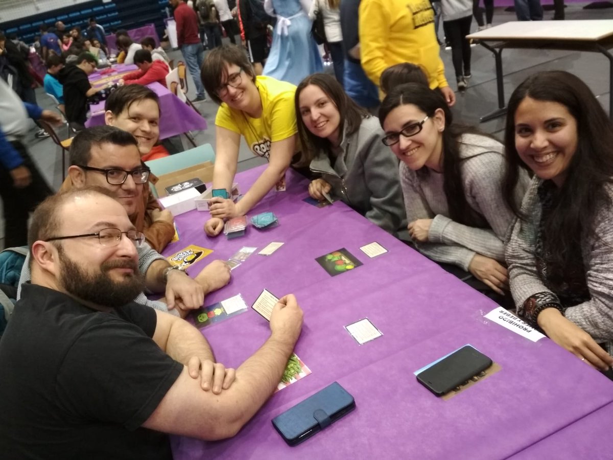 asociacionludo's tweet photo. Este fin de semana en @lacomarcon #comarcon19 se ha jugado y mucho. Con autores/as de @asociacionludo y sus pequeñines/as dando sus primeros pasos @rocketlemon @SulkerGames #LudoSeMueve https://t.co/MPM6XrsP9i