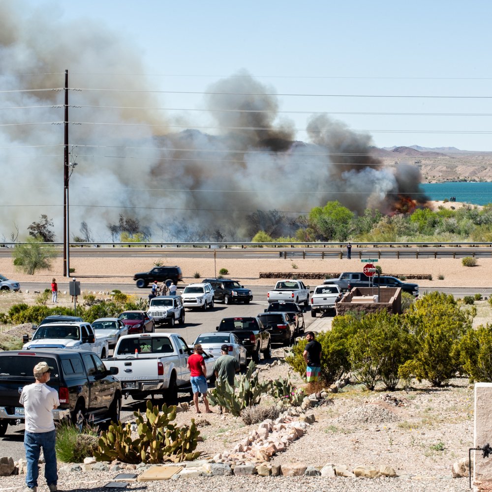 TrishasWCFireWx's tweet photo. Fire along the shore of Lake Havasu. #bodybeach #lhcfire #lakehavasu #lakehavasucity https://t.co/Qnks5h6qzw