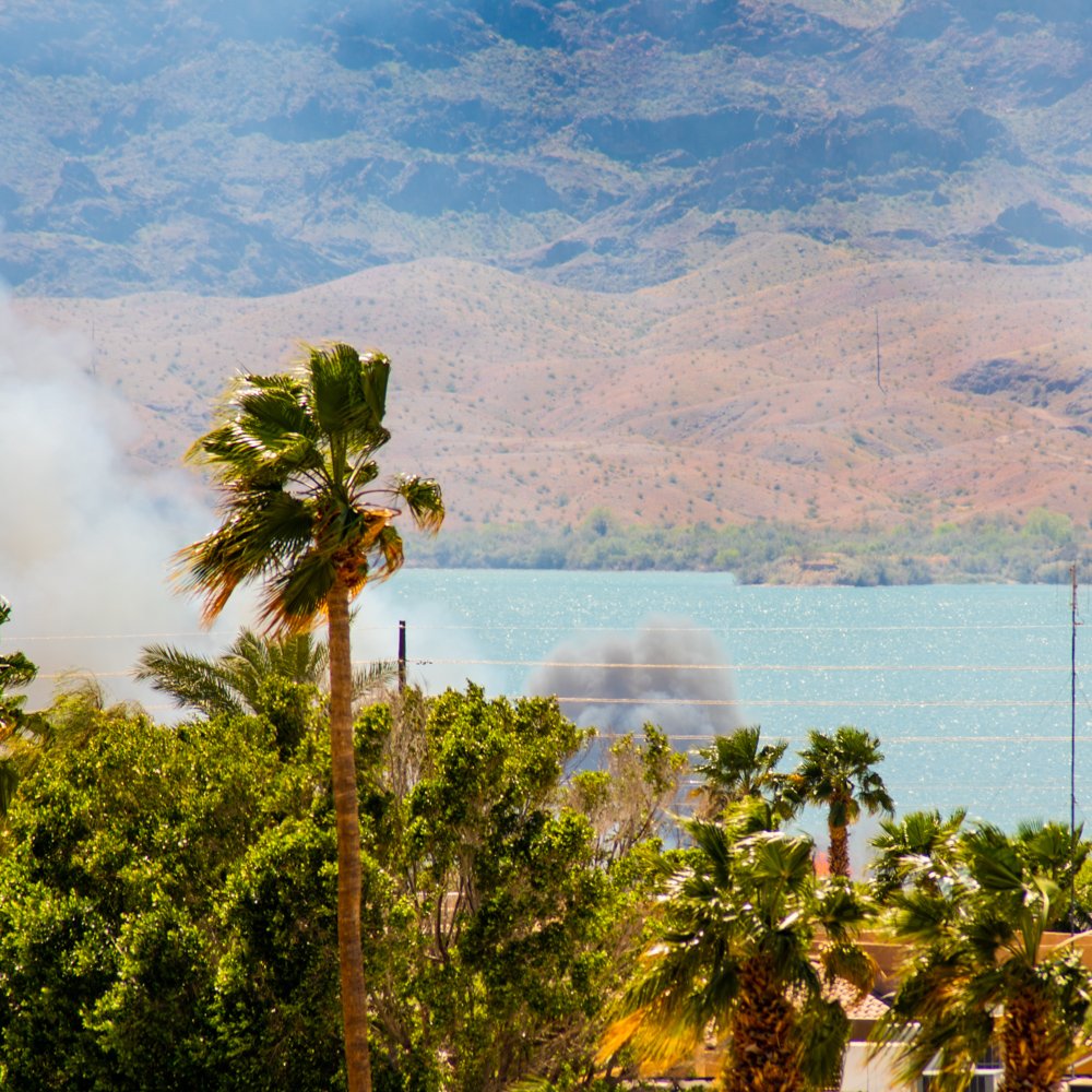 TrishasWCFireWx's tweet photo. Fire along the shore of Lake Havasu. #bodybeach #lhcfire #lakehavasu #lakehavasucity https://t.co/Qnks5h6qzw