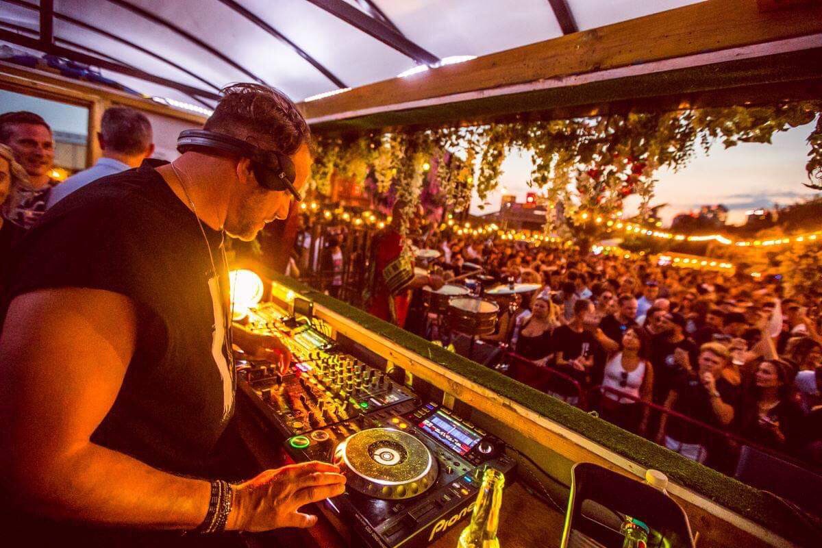studio338's tweet photo. *Toolroom Summer Party Competition*

Calling all @toolroomrecords fans, here is your chance to win x4 VIP tickets to their Summer party on July 13th.

HOW TO ENTER:
1. RETWEET this post
2. Tag up to 4 mates!

Winner chosen Monday.

Sign up to our season: https://t.co/grzqlCa8oR https://t.co/rG8przsUyQ