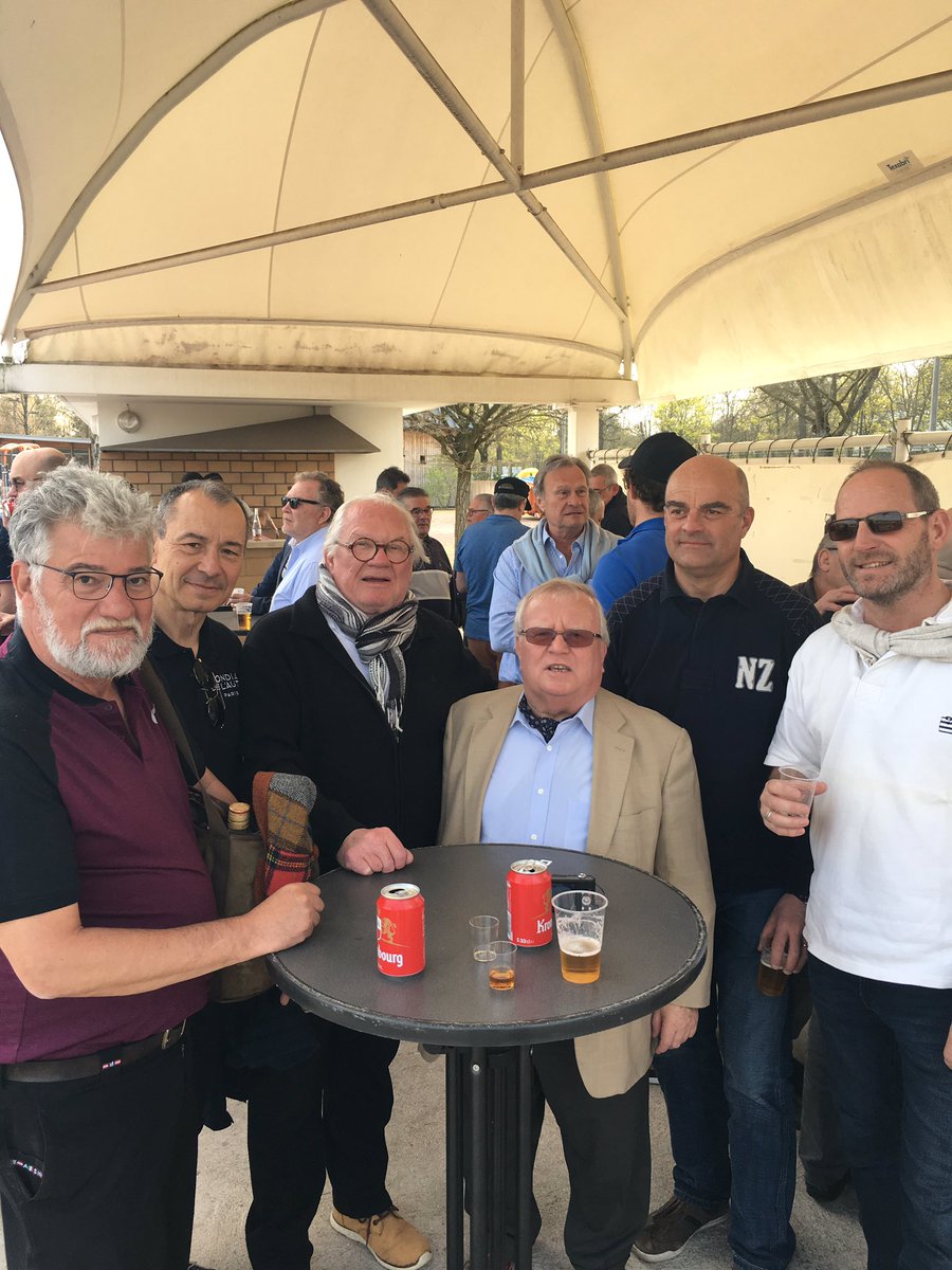 JacquesMyard's tweet photo. LâĂ©quipe de #Rugby #MLSGP a lâesprit dâĂ©quipe et câest aussi une grande famille et qui maintient le contact avec les anciens de lâĂ©quipe:ils Ă©taient aujourdâhui 80 revenus Ă #MaisonsLaffitte soutenir leur Ă©quipe,ici le grand Georges Beret qui pendant des annĂ©es a soutenu le club! https://t.co/rxJYnN6rTE