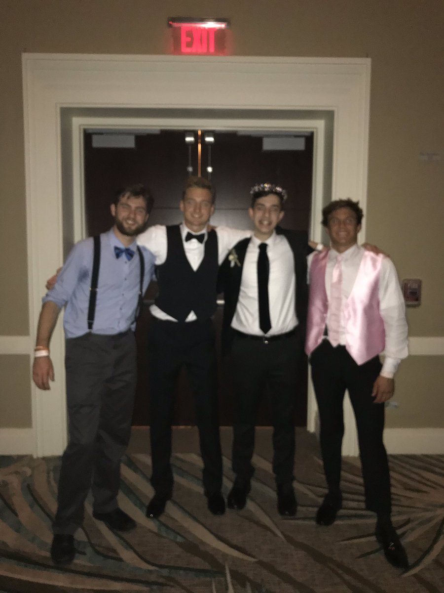 YungGameboyADV's tweet photo. made myself a meme n won prom king https://t.co/2eMWL4Zo1l