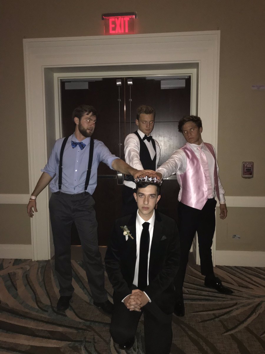 YungGameboyADV's tweet photo. made myself a meme n won prom king https://t.co/2eMWL4Zo1l